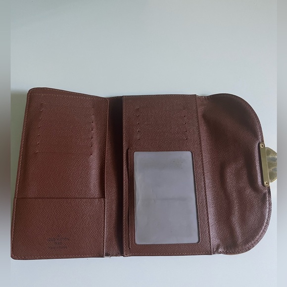 ❗️SOLD❗️Louis Vuitton Eugenie push lock wallet - Picture 3 of 8